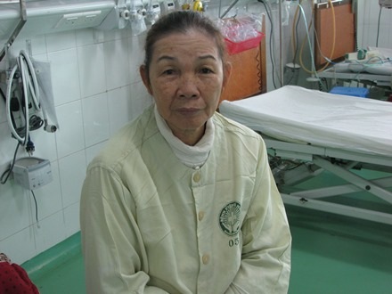 Bà Mai lo không biết lấy tiền đâu chữa bệnh cho cháu