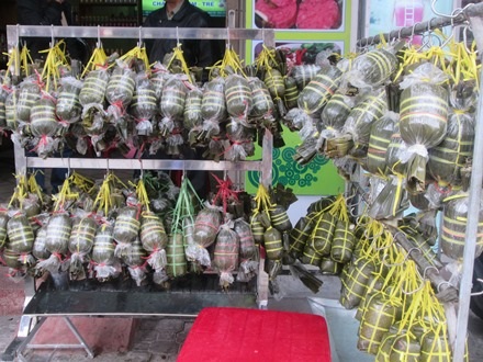 Những đòn chả phục vụ nhu cầu ăn Tết của người dân