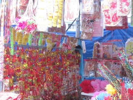 Hàng trang trí với nhiều mẫu mã, kiểu dáng