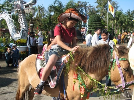 Trong đó chủ yếu là các em nhỏ 