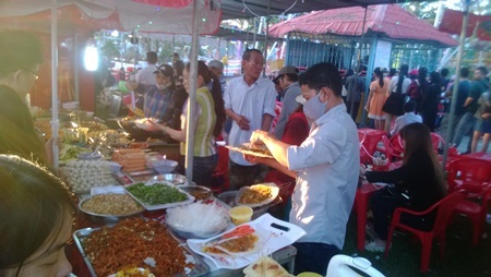 Đồ ăn vặt được mùa “hốt bạc” - 6 ... gỏi bò khô