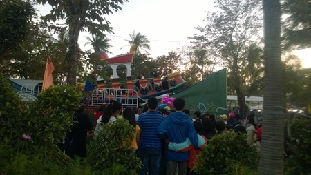 Khu vui chơi đông nghịt người chiều mùng 2 Tết - 7 Trò chơi thuyền chao