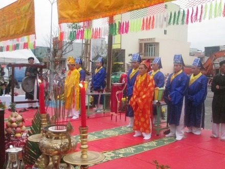 Các chủ tế và phó
tế tiến hành cúng cầu an-cầu ngư