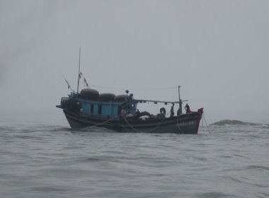 Một tàu cá của Quảng Nam cùng 9 ngư dân đang gặp nạn ngoài biển