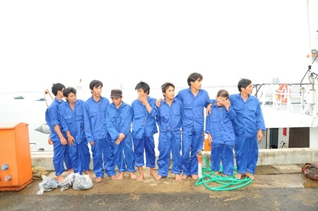 9 ngư dân đã được đưa vào bờ an toàn