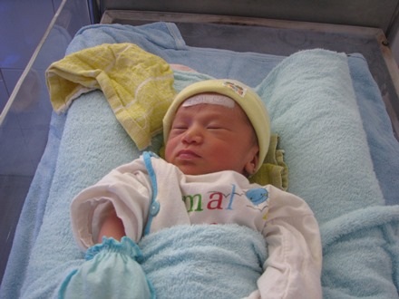 Cháu bé được đặt tên tạm thời là trai rơi