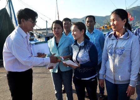 Tiếp sức 150 triệu đồng cho ngư dân bám biển