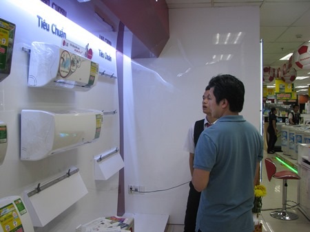 Máy điều hòa được nhiều người lựa chọn trong thời tiết nắng nóng gay gắt thế này