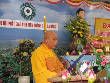 Hàng ngàn tăng ni phật tử cầu hòa bình cho biển Đông