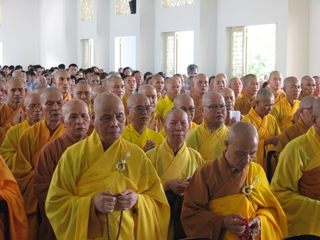 Hàng ngàn tăng ni phật tử cầu hòa bình cho biển Đông