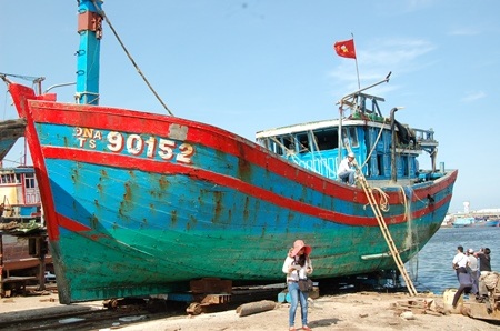 Tàu ĐNa-90152 đã được trục vớt thành công