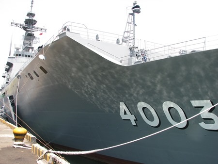 Tàu đổ bộ JS Kunisaki (LST 4003) chở các 