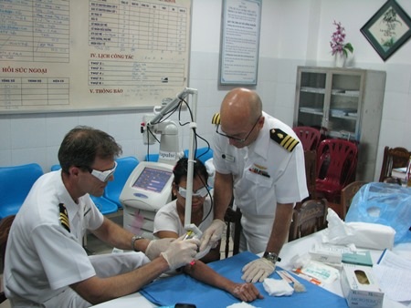 Một bệnh nhân được điều trị bằng laser