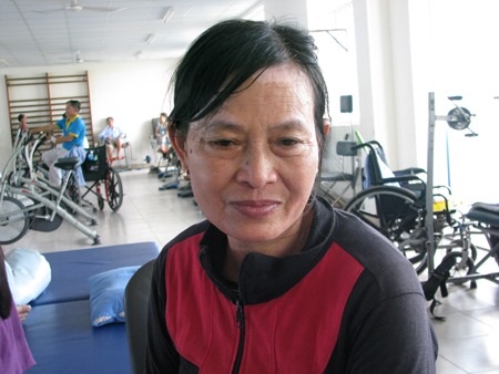 Bà Liên mong ước có tiền chữa bệnh cho con để Nghĩa có thể đi lại được