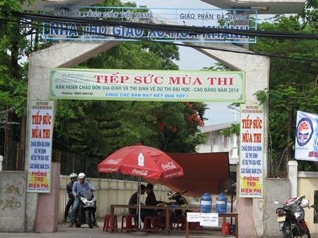 Nhiều chỗ trọ và suất ăn miễn phí cũng đã sẵn sàng đón các sĩ tử.