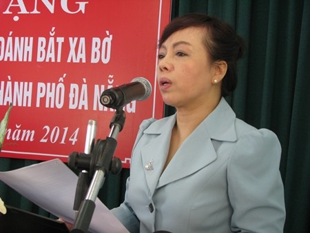 Bộ trưởng Nguyễn Thị Kim Tiến phát biểu tại lễ trao tủ thuốc cho ngư dân Đà Nẵng