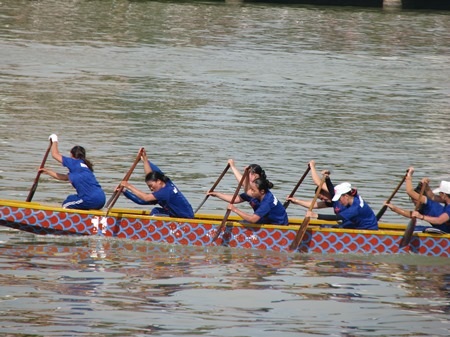 Mỗi đội mỗi vẻ