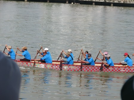 Đang cố gắng hết sức