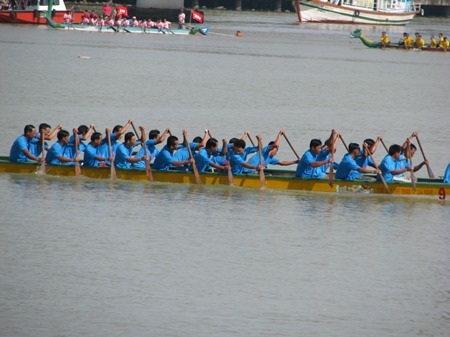 Mỗi đội nam gồm 22 người 