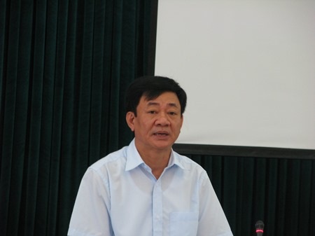 Phó Chánh thanh tra Bộ Tài nguyên – Môi trường Nguyễn Văn Nên phát biểu tại buổi đối thoại 