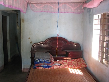 Sợi dây ông Diện cột chiếc đèn lồng cho Hạ nhìn 