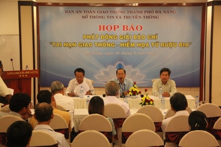 Ban tổ chức họp báo phát động giải 