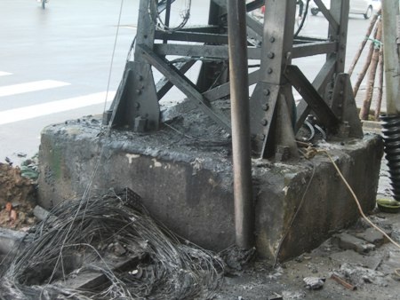 Hoảng hồn vì cháy nổ lớn tại trụ điện - 3