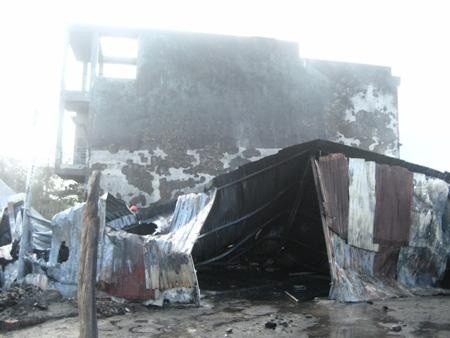 Cháy xưởng sản xuất do rơi que hàn điện - 1