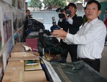 Bắt ô tô chở hàng chục nghìn gói thuốc lá lậu - 1 Bắt ô tô chở hàng chục nghìn gói thuốc lá lậu - 1