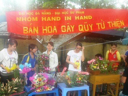 Sinh viên chung tay sưởi ấm những mảnh đời bất hạnh - 2