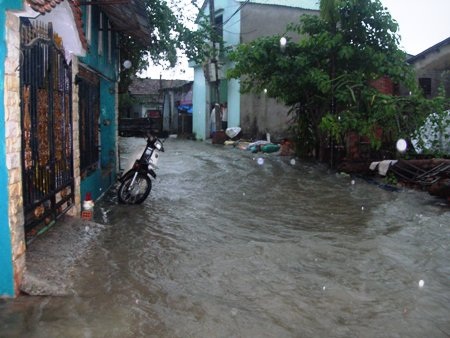 Mưa ngập đường, quốc lộ 1A ùn tắc - 14