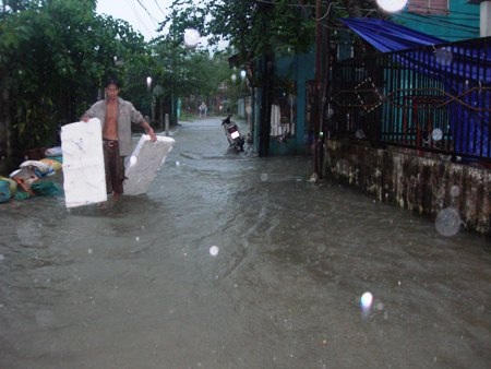 Mưa ngập đường, quốc lộ 1A ùn tắc - 15