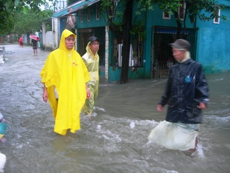 Miền Trung: Lũ lại lên, nước bủa vây thành phố, huyện thị - 2