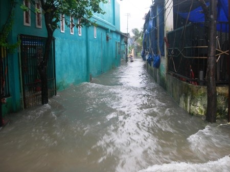 Miền Trung: Lũ lại lên, nước bủa vây thành phố, huyện thị - 4
