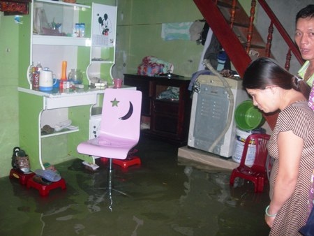 Miền Trung: Lũ lại lên, nước bủa vây thành phố, huyện thị - 7