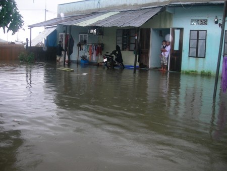 Miền Trung: Lũ lại lên, nước bủa vây thành phố, huyện thị - 8