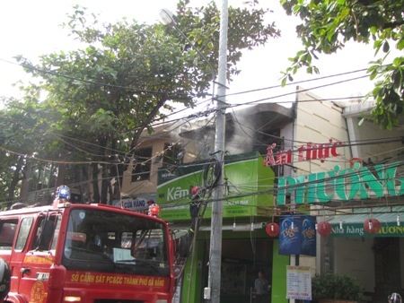 Cháy nổ tại một cửa hàng giữa trung tâm thành phố - 3