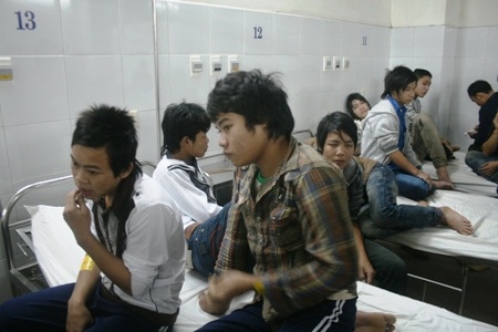 21 công nhân đào vàng nhập viện trong tình trạng phù, chóng mặt - 1