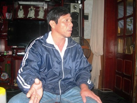 Bỏ chuyến đi biển để cứu người  - 1