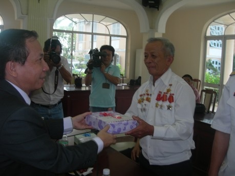 Gặp mặt cựu chiến binh và gia đình liệt sĩ Đoàn tàu không số - 1