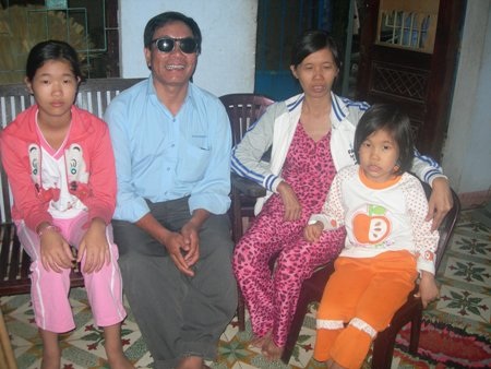 Chuyện tình ấm áp của đôi vợ chồng mù - 2