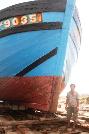 Bỏ chuyến đi biển để cứu người  - 2