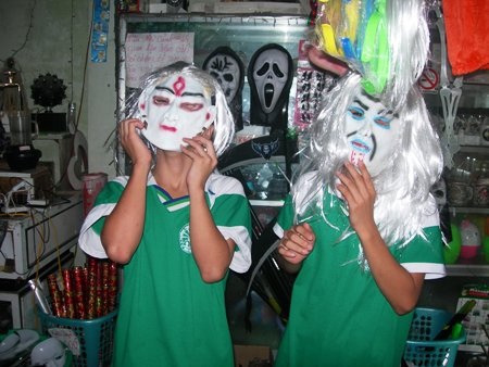 Thị trường Halloween khiến giới trẻ "phát sốt" - 3