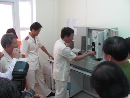Khai trương Trung tâm giám định ADN đầu tiên ở Miền Trung - 1