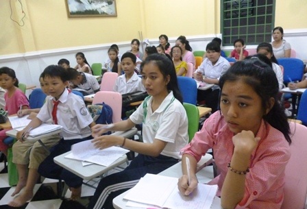 Cô giáo làng mở lớp dạy tiếng Anh miễn phí cho trẻ em, công nhân nghèo - 3