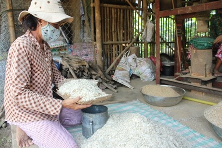 Cốm dẹp Nhị Trường của đồng bào Khmer tất bật vào vụ - 5