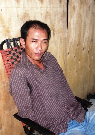 
Đối tượng Châu bị bắt quả tang đang cưỡng đoạt tài sản
