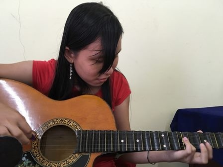 Ước mơ tự kiếm sống của học viên lớp dạy đàn cho người khiếm thị - 4 Ước mơ tự kiếm sống của học viên lớp dạy đàn cho người khiếm thị - 4