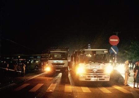 Xe khách lao vào chợ, tông bị thương 3 người - 1 Hiện trường nơi xảy ra vụ tai nạn