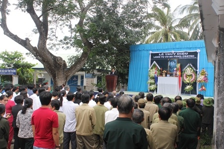 Lãnh đảo Đảng, chính quyền và nhân dân Bến Tre đến dự lễ truy điệu Lãnh tụ Fidel Castro